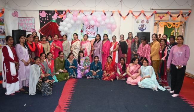 चंपावत: हिमवीर परिवारों ने होली मिलन समारोह आयोजित कर बांटी एक दूसरे को होली की खुशियां। चंपावत: हिमवीर परिवारों ने होली मिलन समारोह आयोजित कर बांटी एक दूसरे को होली की खुशियां।